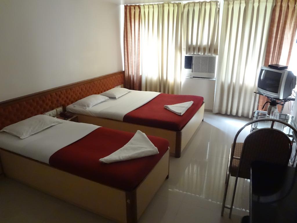 Hotel Ashwin Мумбаи Экстерьер фото